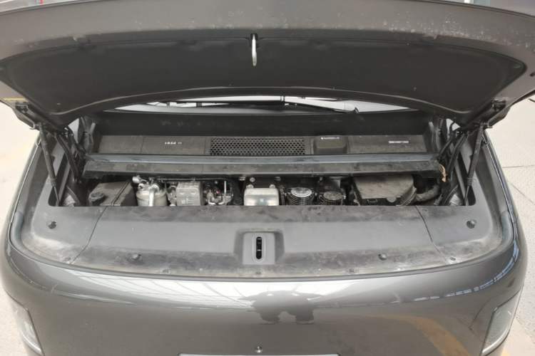 Used Li Auto MEGA 2024 Ultra Model Engine Bay
