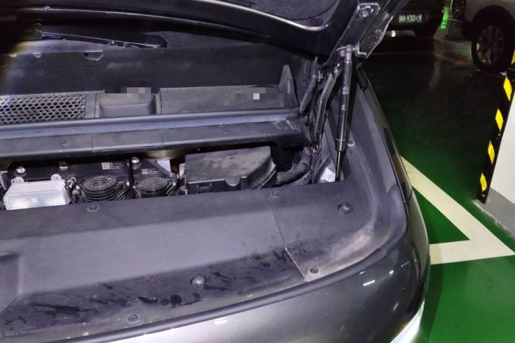 Used Li Auto MEGA 2024 Ultra Model Engine Bay Left