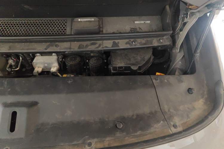 Used Li Auto MEGA 2024 Ultra Model Engine Bay Left