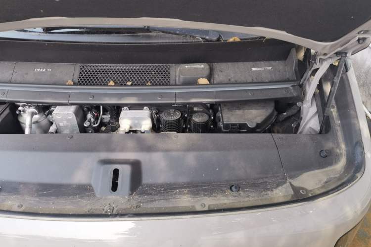 Used Li Auto MEGA 2024 Ultra Model Engine Bay Left