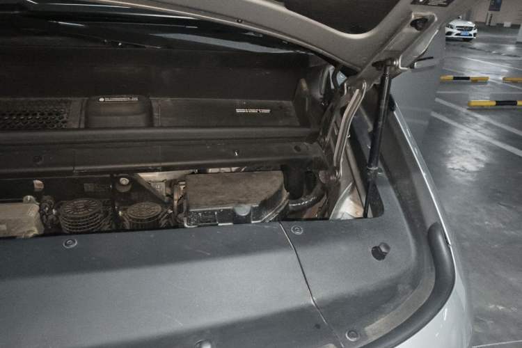 Used Li Auto MEGA 2024 Ultra Model Engine Bay Left