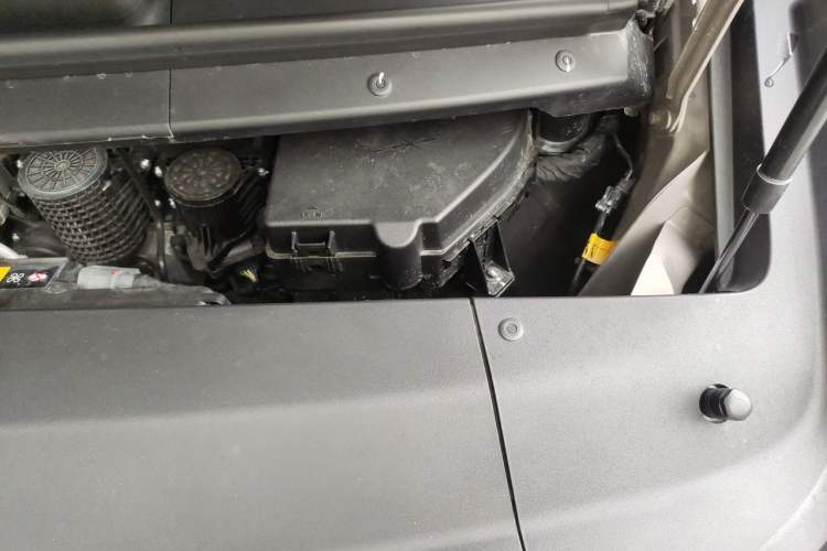 Used Li Auto MEGA 2024 Ultra Model Engine Bay Left