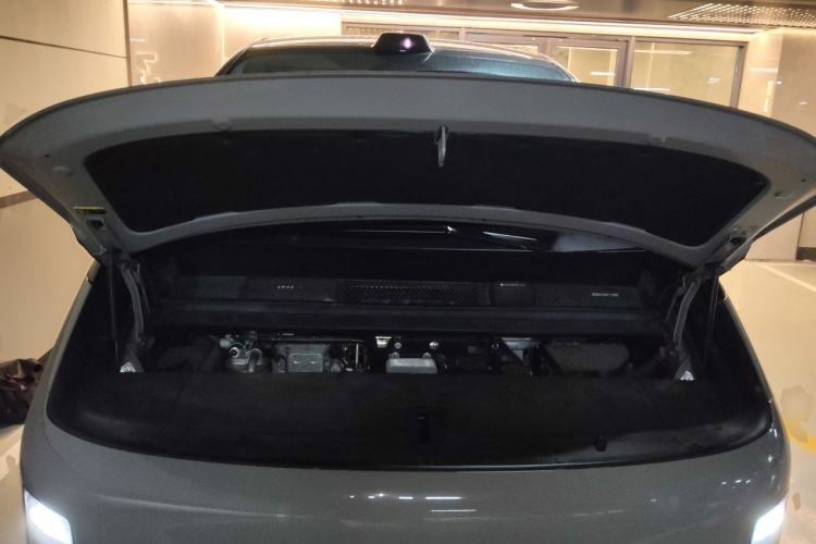 Used Li Auto MEGA 2024 Ultra Model Engine Bay