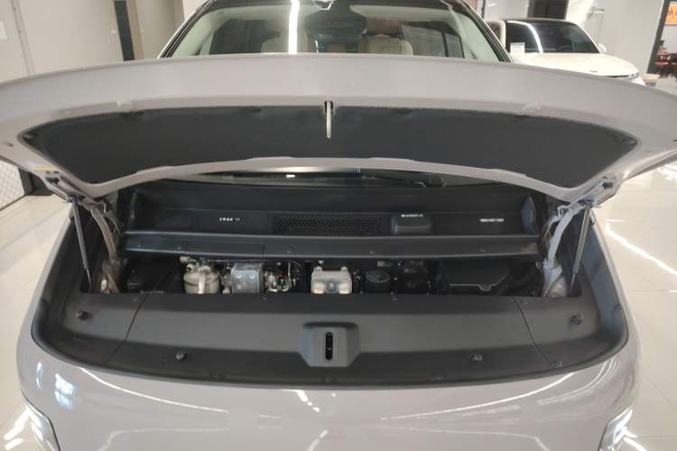 Used Li Auto MEGA 2024 Ultra Model Engine Bay