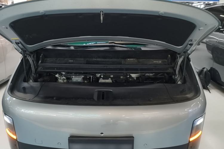 Used Li Auto MEGA 2024 Ultra Model Engine Bay