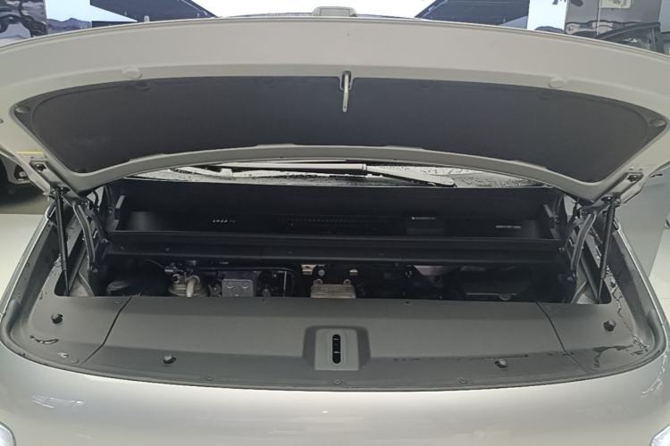 Used Li Auto MEGA 2024 Ultra Model Engine Bay