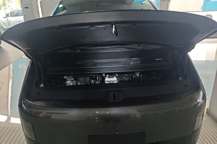 Used Li Auto MEGA 2024 Ultra Model Engine Bay