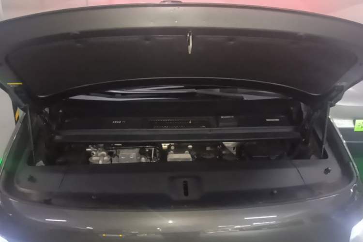Used Li Auto MEGA 2024 Ultra Model Engine Bay