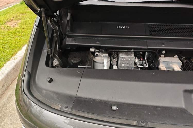 Used Li Auto MEGA 2024 Ultra Model Engine Bay Right