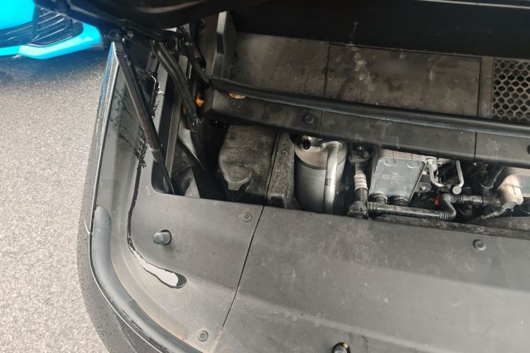 Used Li Auto MEGA 2024 Ultra Model Engine Bay Right