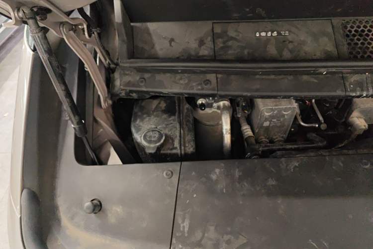 Used Li Auto MEGA 2024 Ultra Model Engine Bay Right
