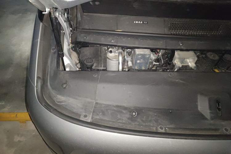 Used Li Auto MEGA 2024 Ultra Model Engine Bay Right