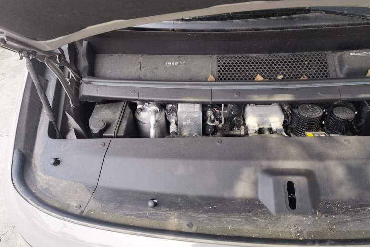 Used Li Auto MEGA 2024 Ultra Model Engine Bay Right
