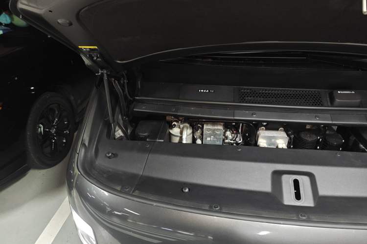 Used Li Auto MEGA 2024 Ultra Model Engine Bay Right