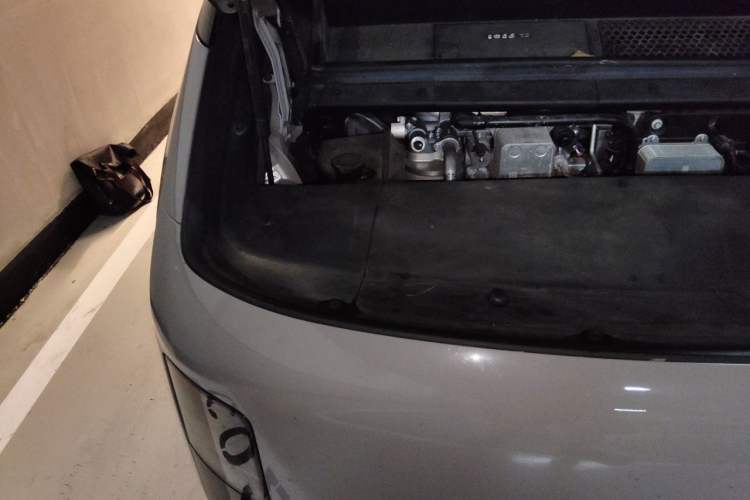 Used Li Auto MEGA 2024 Ultra Model Engine Bay Right