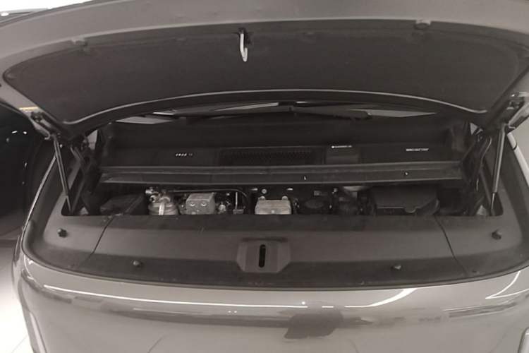 Used Li Auto MEGA 2024 Ultra Model Engine Bay