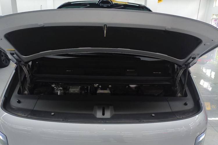 Used Li Auto MEGA 2024 Ultra Model Engine Bay