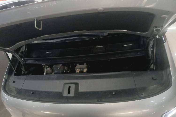 Used Li Auto MEGA 2024 Ultra Model Engine Bay