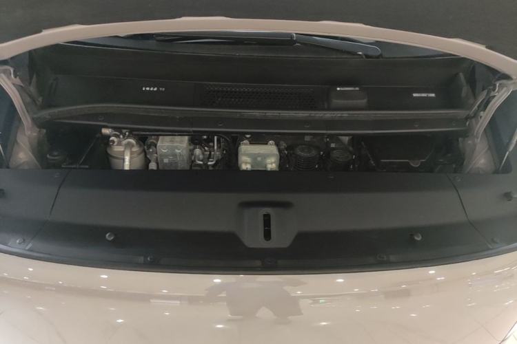 Used Li Auto MEGA 2024 Ultra Model Engine Bay