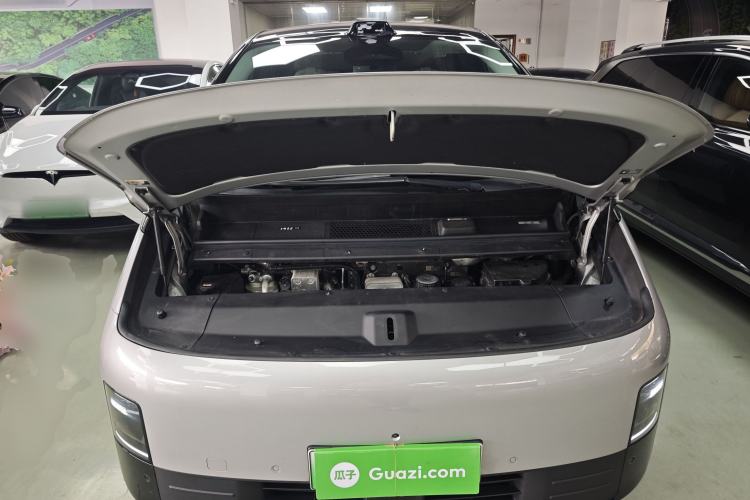 Used Li Auto MEGA 2024 Ultra Model Engine Bay