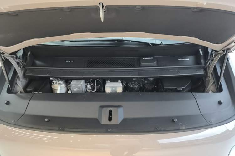 Used Li Auto MEGA 2024 Ultra Model Engine Bay
