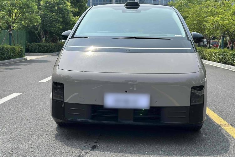 Used Li Auto MEGA 2024 Ultra Model Exterior 1
