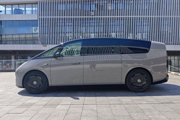 Used Li Auto MEGA 2024 Ultra Model Exterior 10