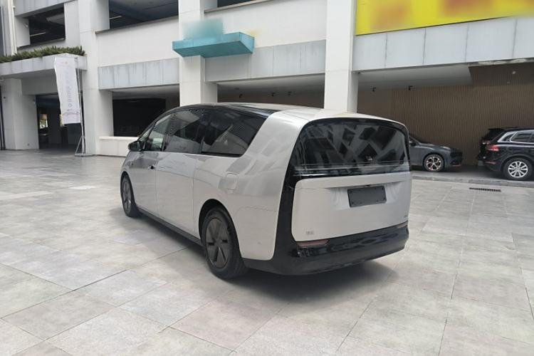 Used Li Auto MEGA 2024 Ultra Model Exterior 2