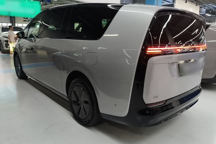 Used Li Auto MEGA 2024 Ultra Model Exterior 2