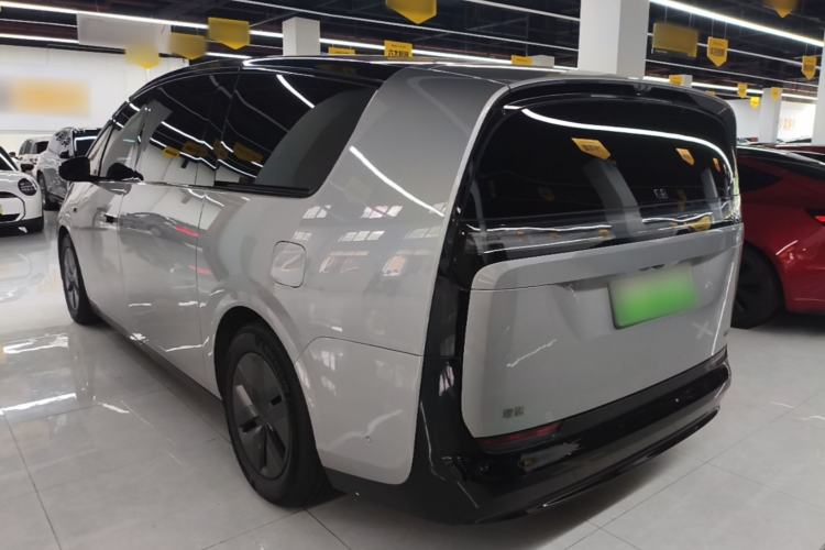 Used Li Auto MEGA 2024 Ultra Model Exterior 2