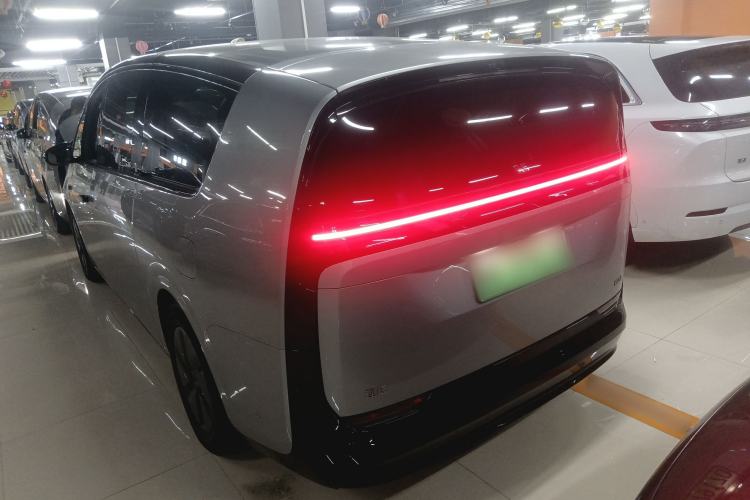Used Li Auto MEGA 2024 Ultra Model Exterior 2