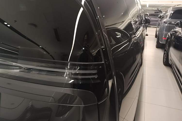 Used Li Auto MEGA 2024 Ultra Model Exterior 3