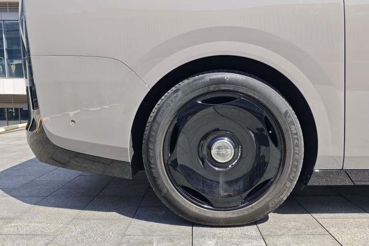 Used Li Auto MEGA 2024 Ultra Model Exterior 3
