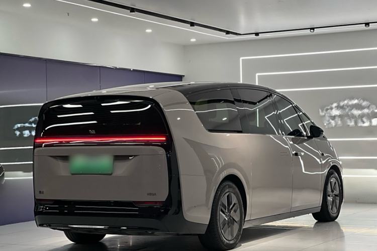Used Li Auto MEGA 2024 Ultra Model Exterior 3