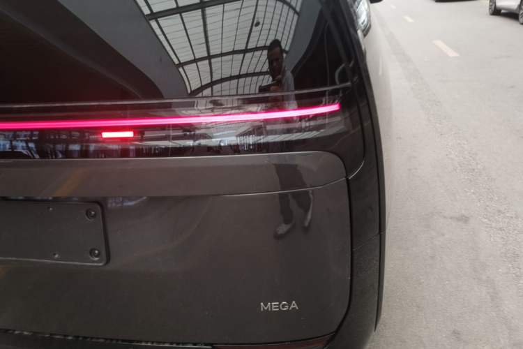 Used Li Auto MEGA 2024 Ultra Model Exterior 3
