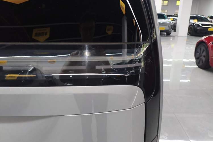 Used Li Auto MEGA 2024 Ultra Model Exterior 3