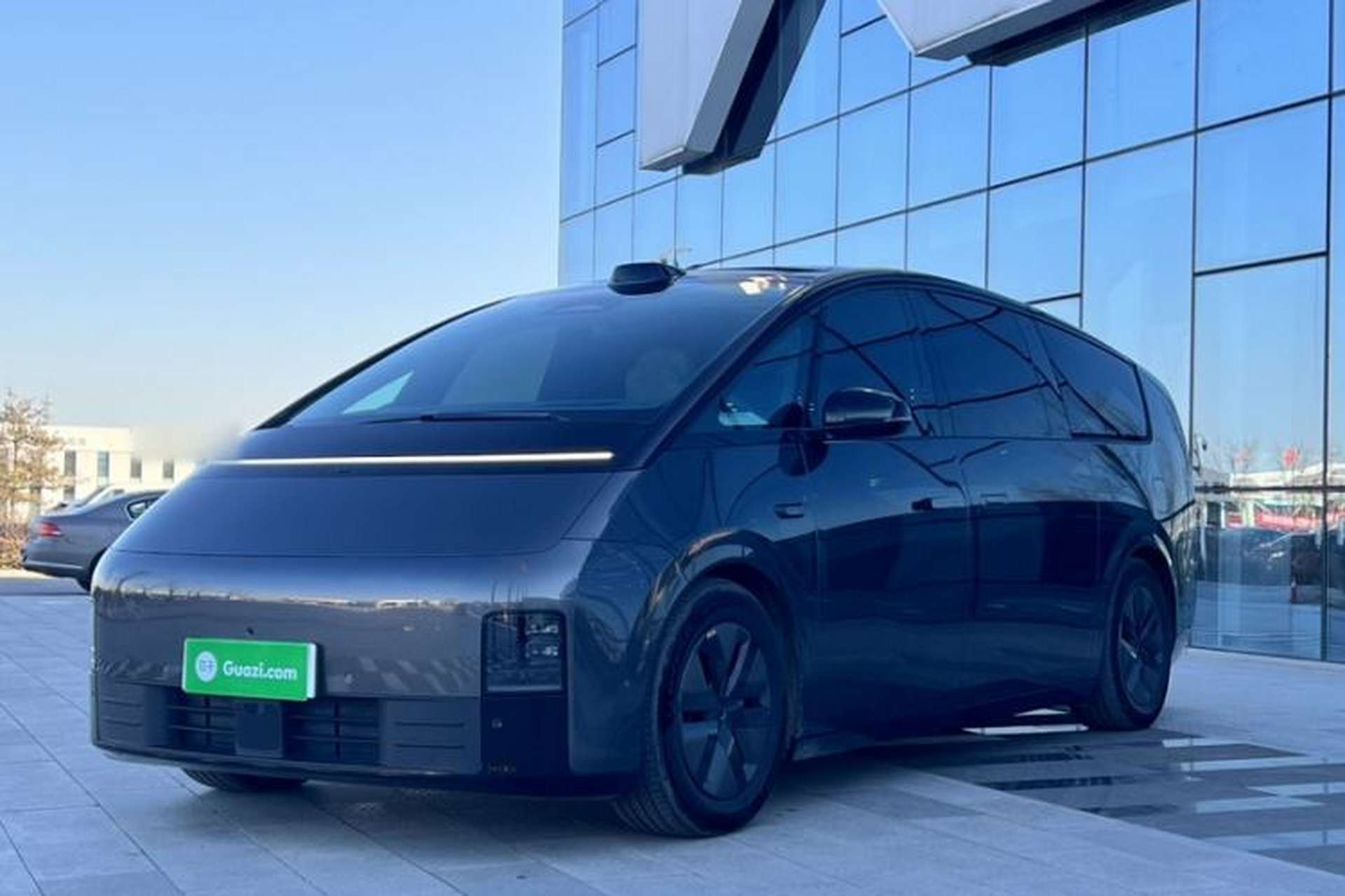 Used Li Auto MEGA 2024 Ultra Model Exterior 3