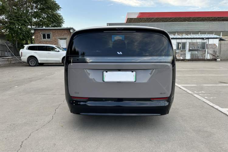 Used Li Auto MEGA 2024 Ultra Model Exterior 4