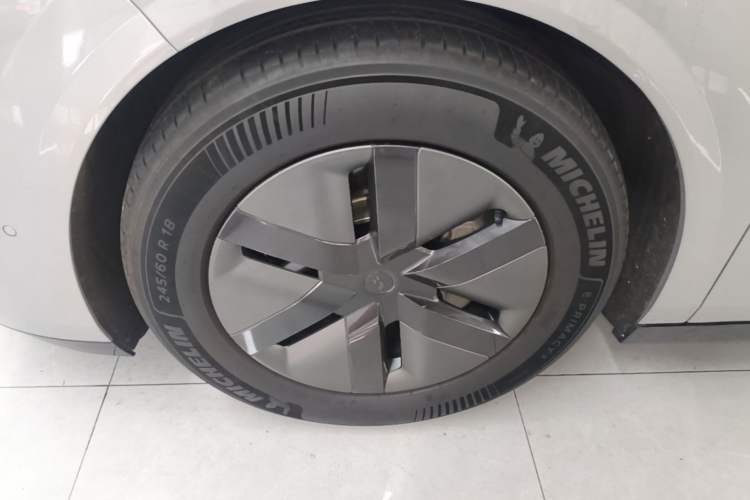 Used Li Auto MEGA 2024 Ultra Model Exterior 4