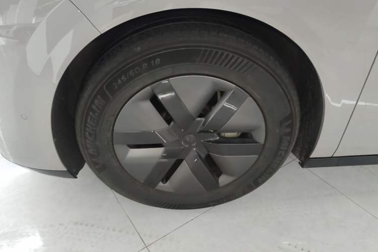Used Li Auto MEGA 2024 Ultra Model Exterior 4