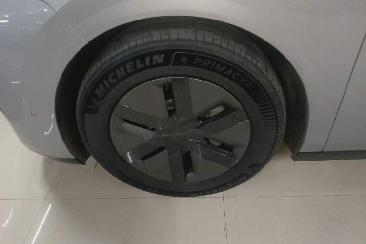 Used Li Auto MEGA 2024 Ultra Model Exterior 4