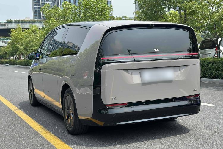 Used Li Auto MEGA 2024 Ultra Model Exterior 4