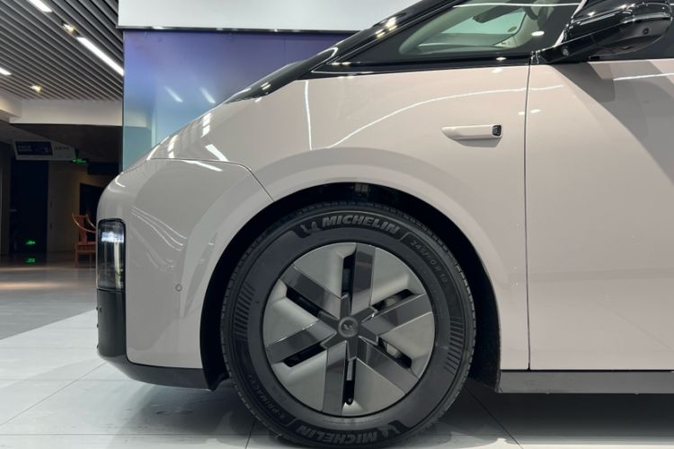 Used Li Auto MEGA 2024 Ultra Model Exterior 5