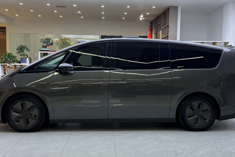 Used Li Auto MEGA 2024 Ultra Model Exterior 5