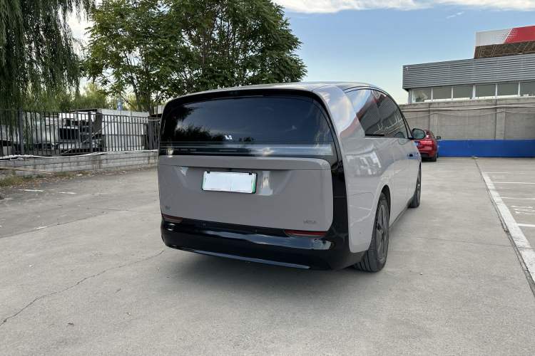 Used Li Auto MEGA 2024 Ultra Model Exterior 5