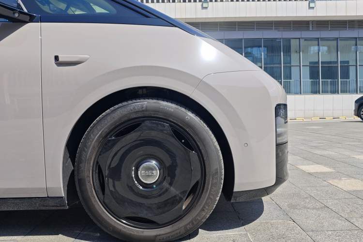 Used Li Auto MEGA 2024 Ultra Model Exterior 6