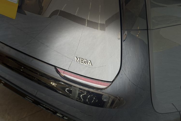 Used Li Auto MEGA 2024 Ultra Model Exterior 6
