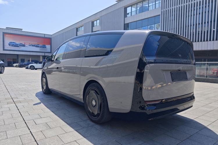 Used Li Auto MEGA 2024 Ultra Model Exterior 9
