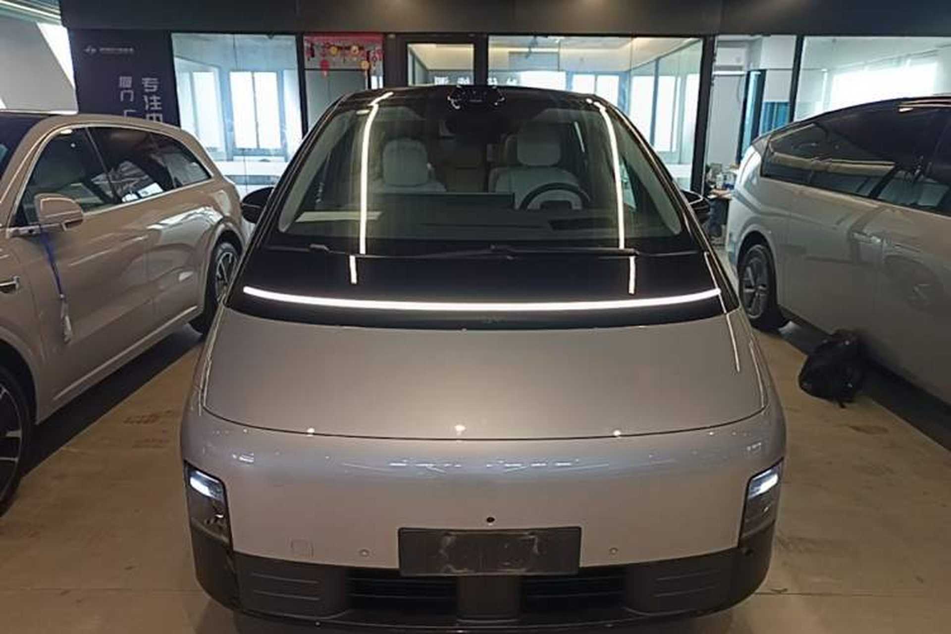 Used Li Auto MEGA 2024 Ultra Model Front