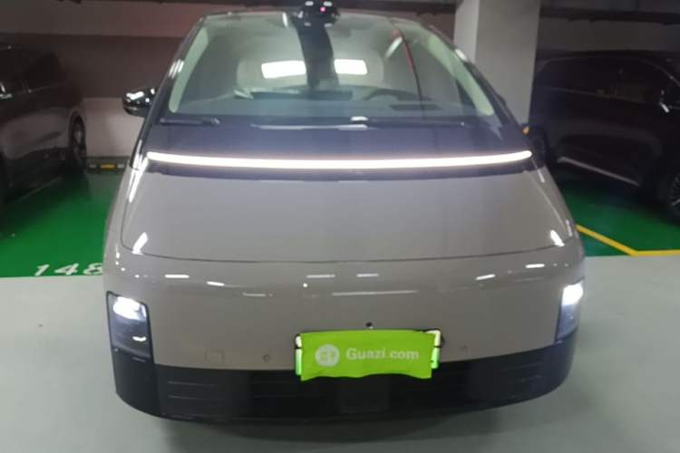 Used Li Auto MEGA 2024 Ultra Model Front